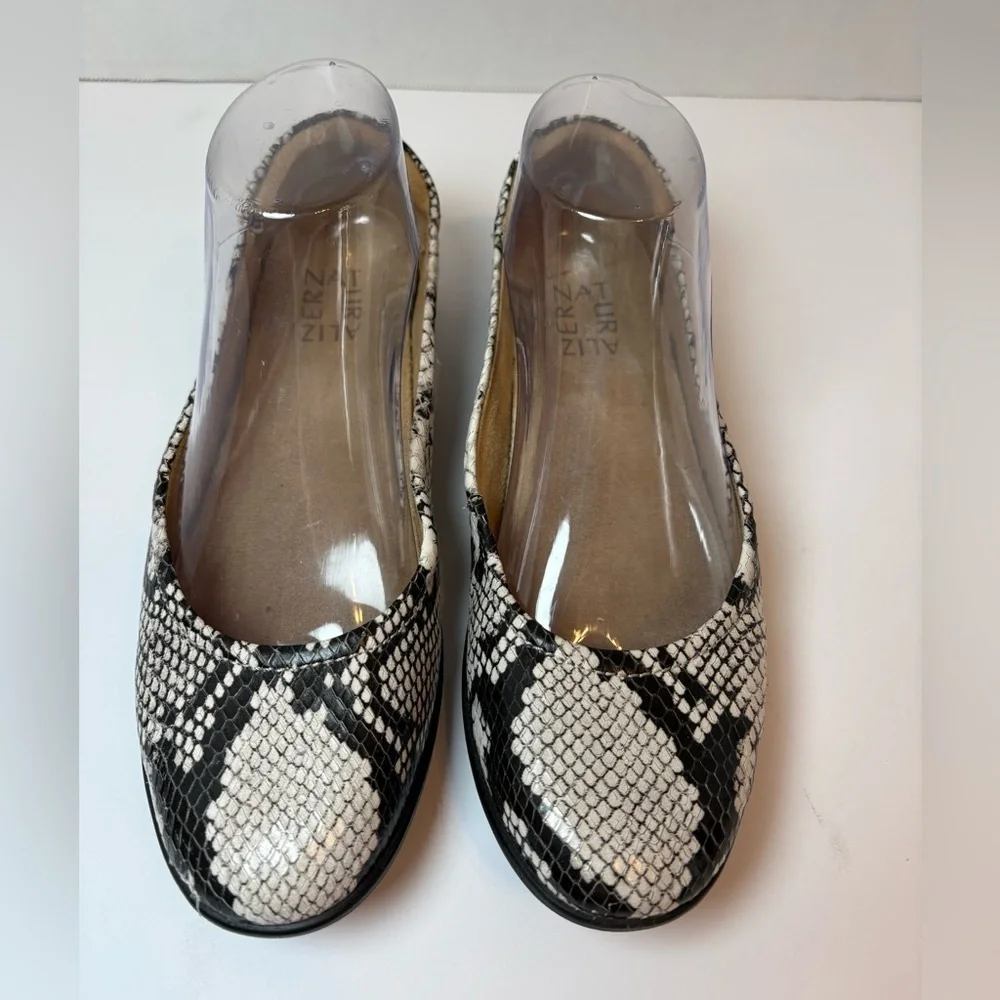Naturalizer beige & black snakeskin embossed leather slip-on loafers size 6.5M